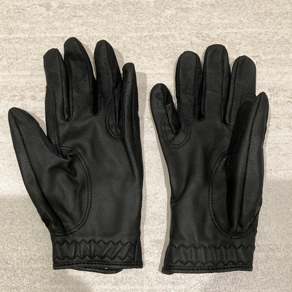 Romfh Woman’s Cool Grip riding gloves, black, size 7.